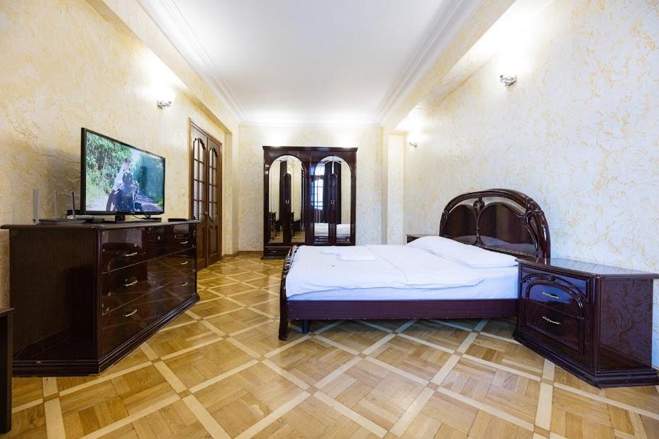 911 Apartments Antonovichа Kiev Dış mekan fotoğraf