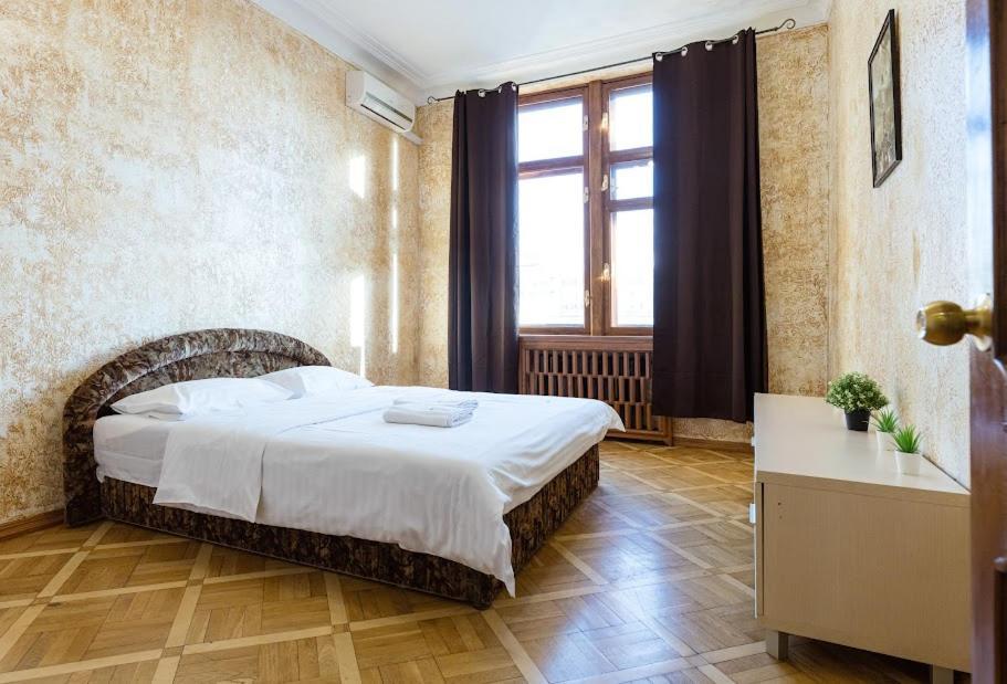 911 Apartments Antonovichа Kiev Dış mekan fotoğraf
