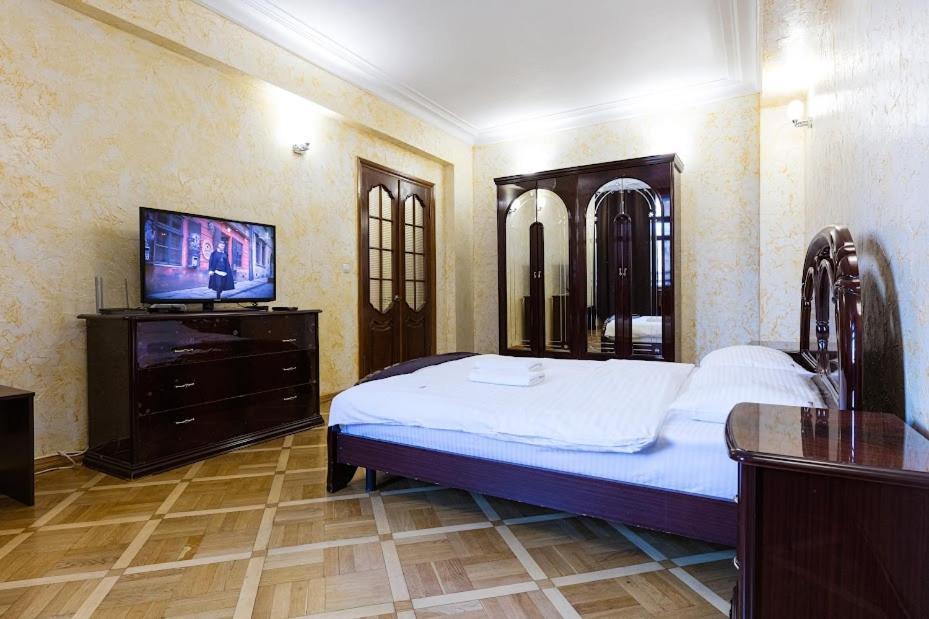 911 Apartments Antonovichа Kiev Dış mekan fotoğraf