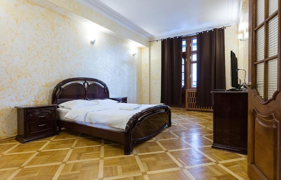 911 Apartments Antonovichа Kiev Dış mekan fotoğraf
