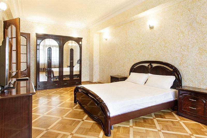 911 Apartments Antonovichа Kiev Dış mekan fotoğraf